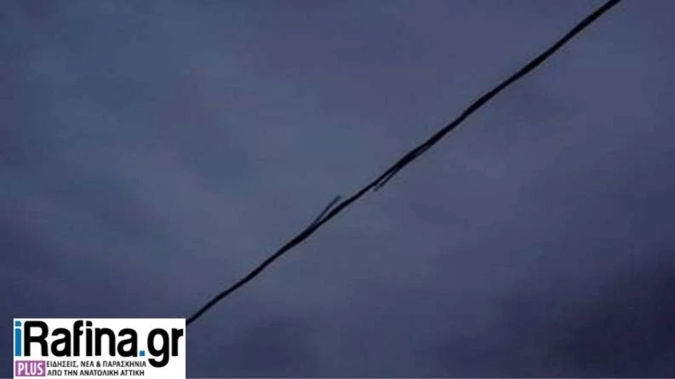 Κολώνα της ΔΕΗ στο Μπλέ Λιμανάκι «έσκασε» σαν πυροτέχνημα (βίντεο)